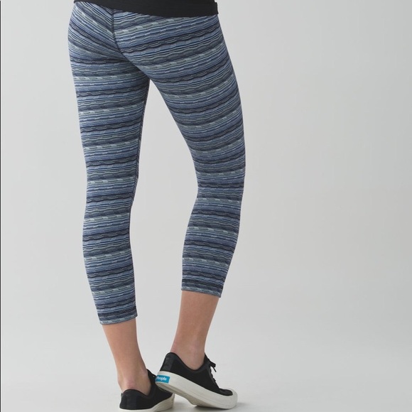 NWOT Lululemon Wunder Under Crop Hi-Rise - Picture 4 of 6